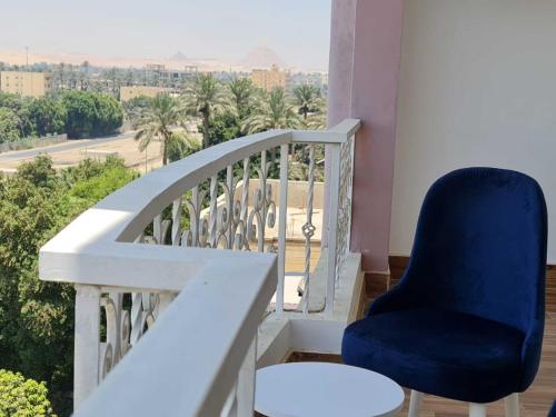 Pyramids Sunshine View