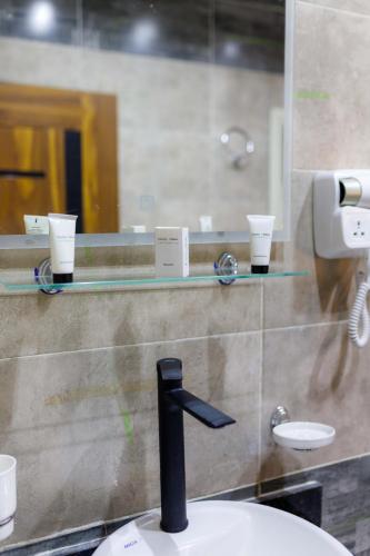 Pyramids Sunshine View