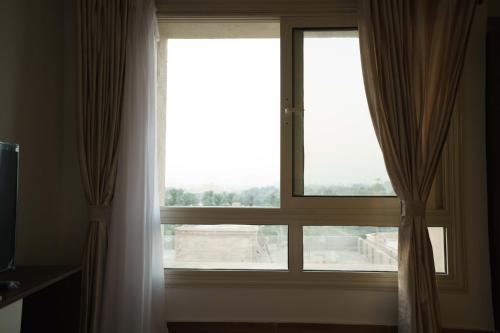 Pyramids Sunshine View