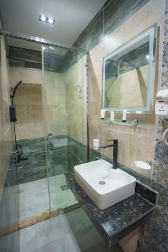 Pyramids Sunshine View