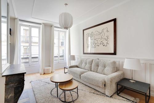 Modern Apartment Champs-Elysées - Saint Honoré - main image