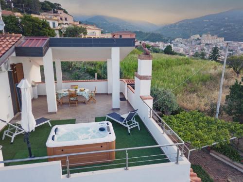  Loft incantevole con idromassaggio esterno privato in Patti