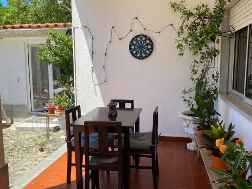 House of green leaves in Varzea de Sintra