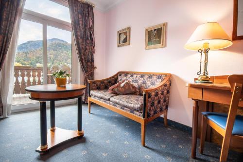 Post-Hotel - image 3