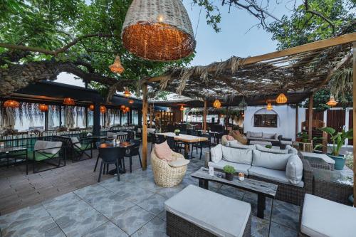 مطعم, KİRAZ BEACH OTEL (KIRAZ BEACH OTEL) in إرديك