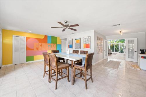 5B - Modern Pool - Game Room - Beachside - 7 Bed - Mural- AC - Washer Dryer, Indian Harbour Beach (Foto 3)