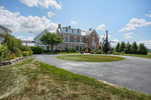 Stuart Manor Bed and Breakfast - image 2