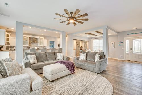 Private Beach and Deck Bayfront Home in Hayes! in ยอร์คทาวน์ (VA)
