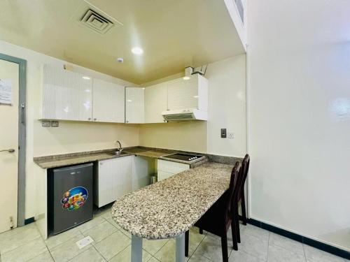 Sky Hotel Apartments - Kitchen