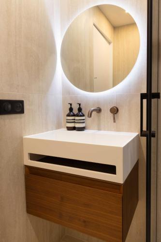 Sublime studio - 2P - near Place de la Republique - image 8
