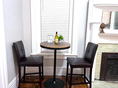 G1 central location museums FREE PARKING near Virginia Tudományos Múzeum