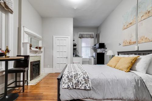 G1 central location museums FREE PARKING near Virginia Tudományos Múzeum