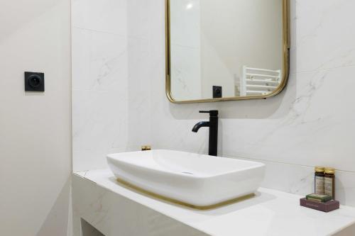 Cosy apartment - 4BR/12P - Canal Saint-Martin - image 13