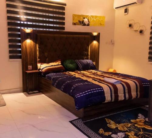 COZY and EXOTIC 3 BED 2 BATH WITH 24HRS LIGHT AND 20 MINS TO AIRPORT in Ifako Agege