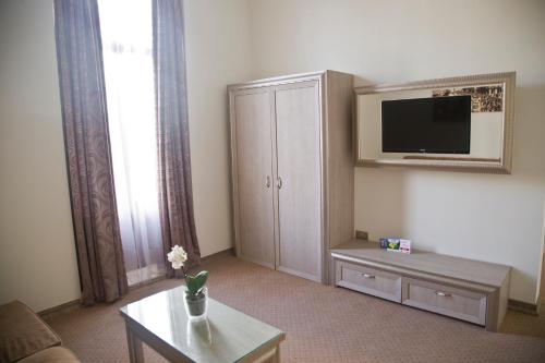 Euro Hotel Grivita - image 4