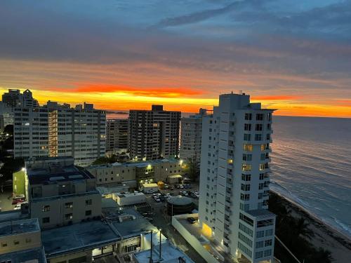 Estudio con vista al mar y la ciudad, Condado San Juan