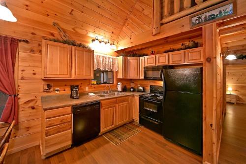 A Bear'S Eye View #251 by Aunt Bug's Cabin Rentals - image 9