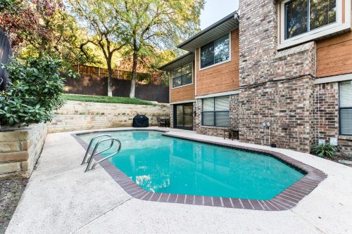 Winding Hollow in Arlington, USA