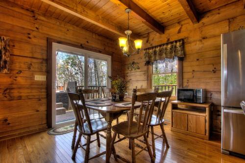 Almost Heaven #205 by Aunt Bug's Cabin Rentals - image 8