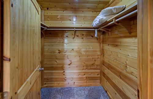 Always Dreaming #410 by Aunt Bug's Cabin Rentals - image 6