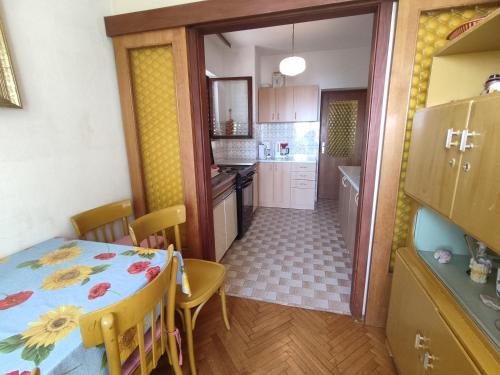 Four-Bedroom Apartment with Balcony  image 10