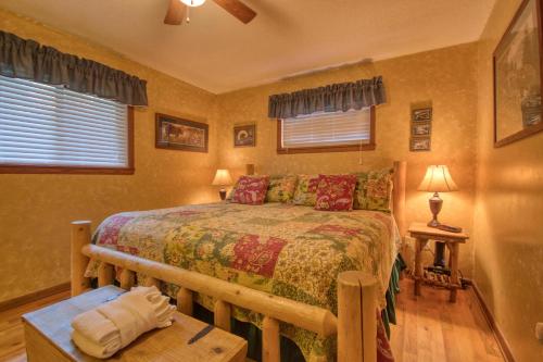 Bear Cabin #462 by Aunt Bug's Cabin Rentals - image 11