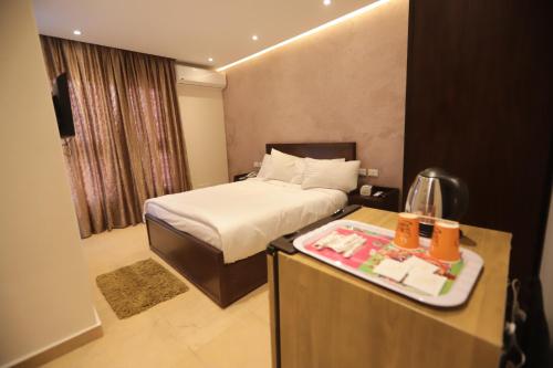 King Khafren Pyramids View Room Type - King Room with Mountain View