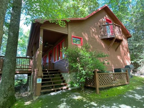 Ole Red Retreat - 10 minutes to Gatlinburg & Great Smoky Mountains in Gatlinburg, USA