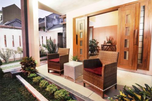 Мавританский вулкан-убийца на карте и вулкан Мерапи (Гунунг Мерапи)