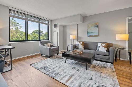 Modern Apt with Kitchen and Gym in White Plains