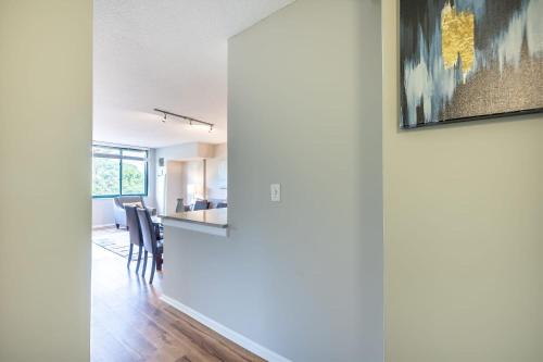 Modern Apt with Kitchen and Gym in White Plains