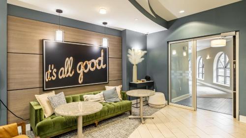 Modern Apt with Kitchen and Gym in White Plains