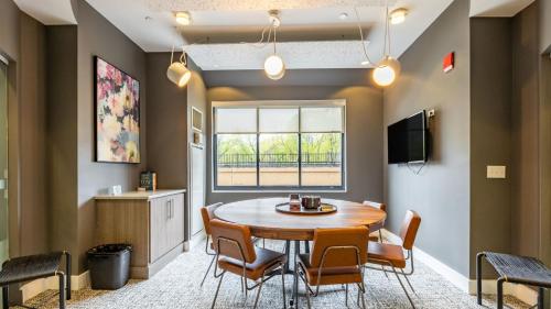 Modern Apt with Kitchen and Gym in White Plains