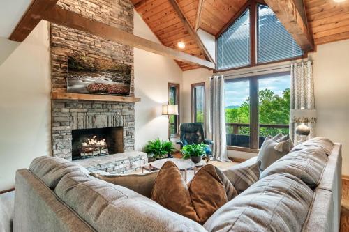 Cosby Contemporary Cabin in Cosby, USA