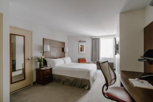 Standard Queen Room image 3