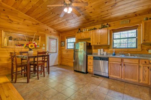 Dream Maker #120 by Aunt Bug's Cabin Rentals - image 6