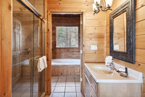 Emerald City Lights #203 by Aunt Bug's Cabin Rentals - image 13