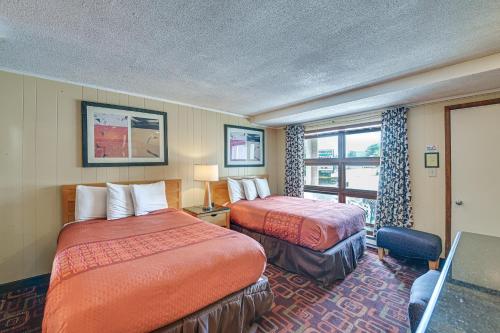 Lake George Studio Walk to Village and Beach! in Lake George, USA