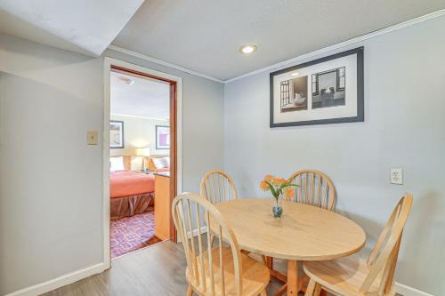 Lake George Studio Walk to Village and Beach! in Lake George, USA