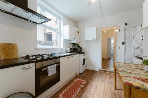 Cucina, Manor House Great Rooms to Stay in Shoreditch