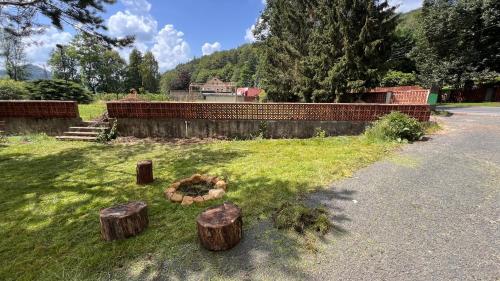 Kert, Chata Plechovka in Prysk