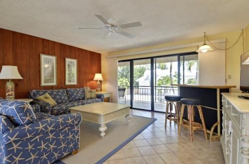 Beautiful 2 bedroom with Boat Slip home in Islamorada, USA
