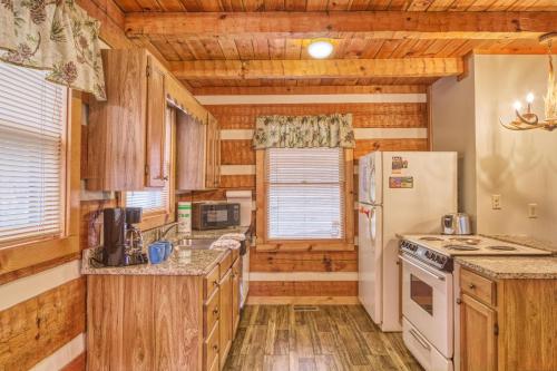 Leather And Lace #1615 by Aunt Bug's Cabin Rentals - image 10
