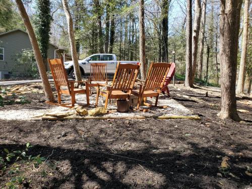 Leather And Lace #1615 by Aunt Bug's Cabin Rentals - image 2