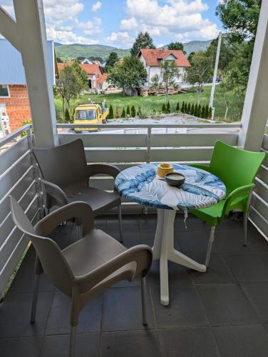 Rõdu/terrass, Ferienwohnung Luna mit Pool in Brinje