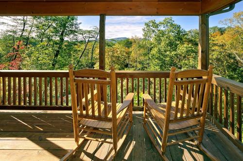 Private Paradise #2810 by Aunt Bug's Cabin Rentals - image 6