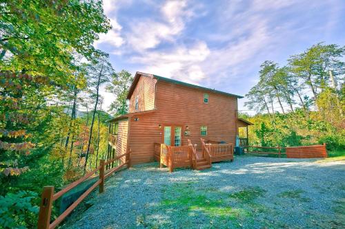 Private Paradise #2810 by Aunt Bug's Cabin Rentals - image 2