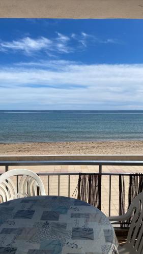 Erkély/terasz, Garbí Beachfront Apartament - Primera línea con vistas al Mar Mediterraneo (Garbi Beachfront Apartament - Primera linea con vistas al Mar Mediterraneo) in Bellreguard