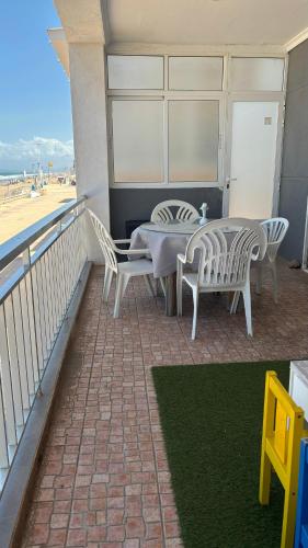 Erkély/terasz, Garbí Beachfront Apartament - Primera línea con vistas al Mar Mediterraneo (Garbi Beachfront Apartament - Primera linea con vistas al Mar Mediterraneo) in Bellreguard