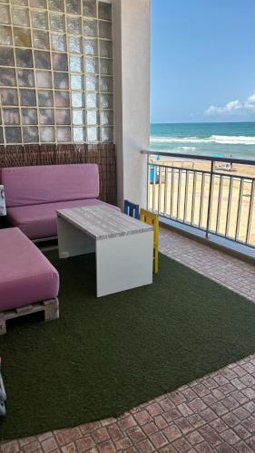 Erkély/terasz, Garbí Beachfront Apartament - Primera línea con vistas al Mar Mediterraneo (Garbi Beachfront Apartament - Primera linea con vistas al Mar Mediterraneo) in Bellreguard